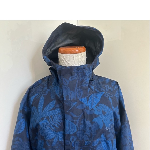 Great like-new North Face Venture 2 rain jacket! New to Poshmark! - Picture 4 of 9